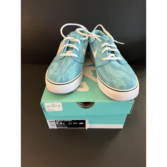 Nike 525104418 Youth Girls 5.5 Stefan Janoski Skateboarding Sneakers- Preowned - Picture 1 of 9